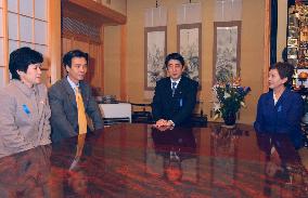 Abe, Nakayama visit Hasuikes in Niigata